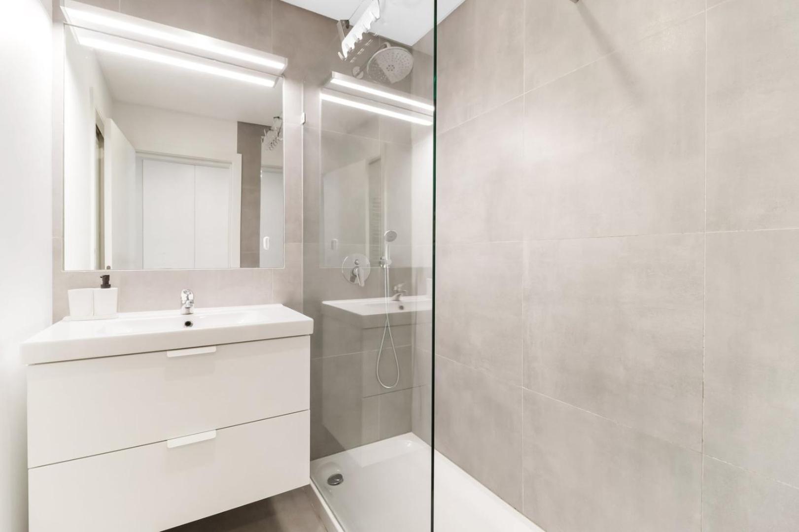 Apartment New 2br Praca Flores Ac | By Airnest Lisbon